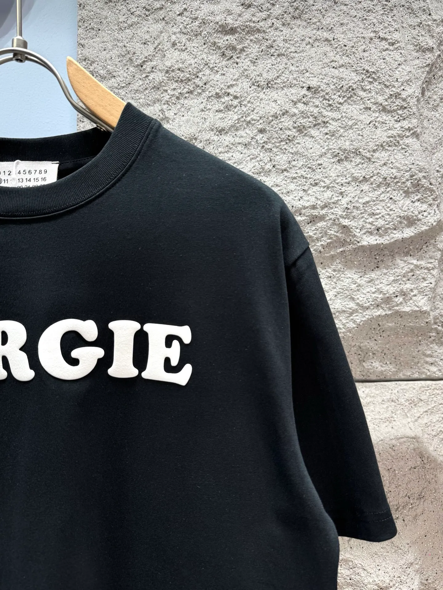 Martin Margiela* ‼️ T ® 🖤MM 6Maison Margiela Margie T ， + "MARGIE" ， ! ， Oversize ， ， ！ ⚠️ ： ⚠️SG 26326 Same Style 𝐂𝐎𝐋𝐎𝐔𝐑：White Black 𝐒𝐈𝐙𝐄：S-XXL